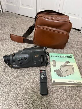 Canon E51 Vintage Gray Camcorder with Case and Remote - No Battery Not Tested